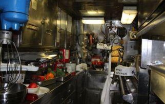 国产潜艇食堂视频,揭秘深海勇士的“味蕾天堂”-第2张图片-亚洲高清影视网