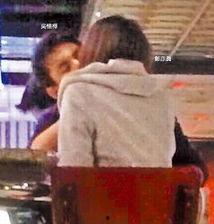 街头国产搭讪接吻视频,国产搭讪视频引发热议-第2张图片-亚洲高清影视网